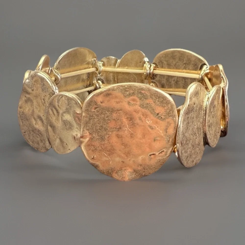 Pretty goldtone, hammered costume stretch bracelet